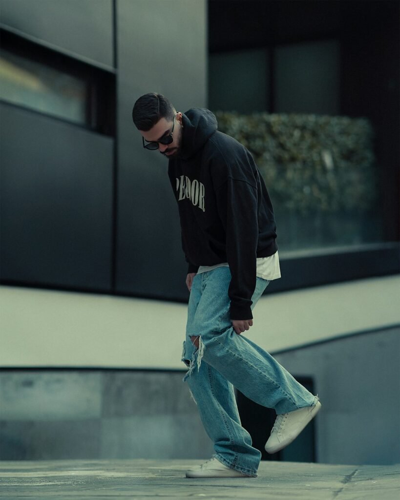 Streetwear outfit inspiration for an oversized tee